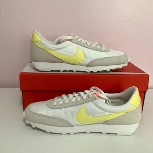 Nike Day Break ‘Pale Ivory/ Bright Mango’ Women Size 9